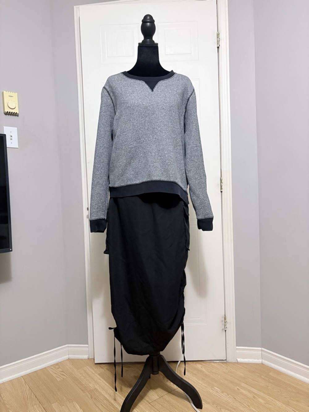 Cropped Gray Sweatshirt with Side Zipper & Black Detail